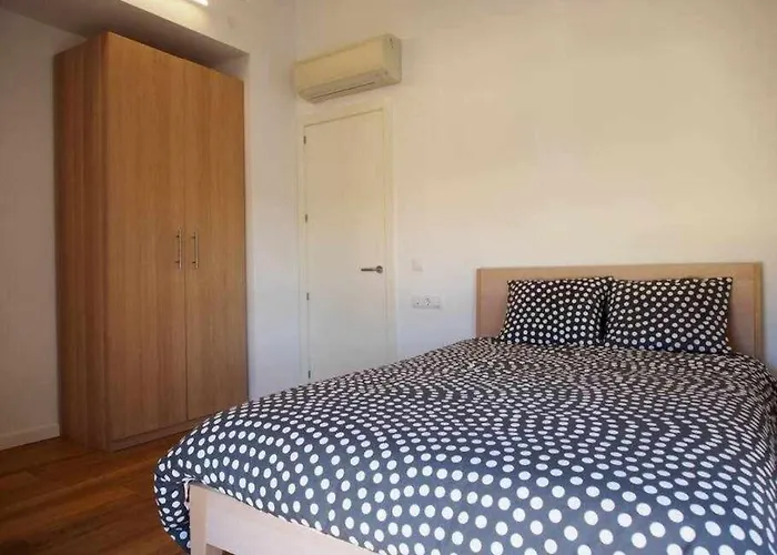 Stunning W Amazing Views In Жерона